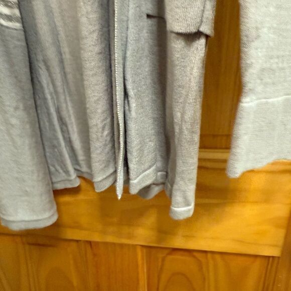 Peck & Peck size S Gray Cardigan Sweater with sparkle threading Lightweight Knit - Picture 4 of 8